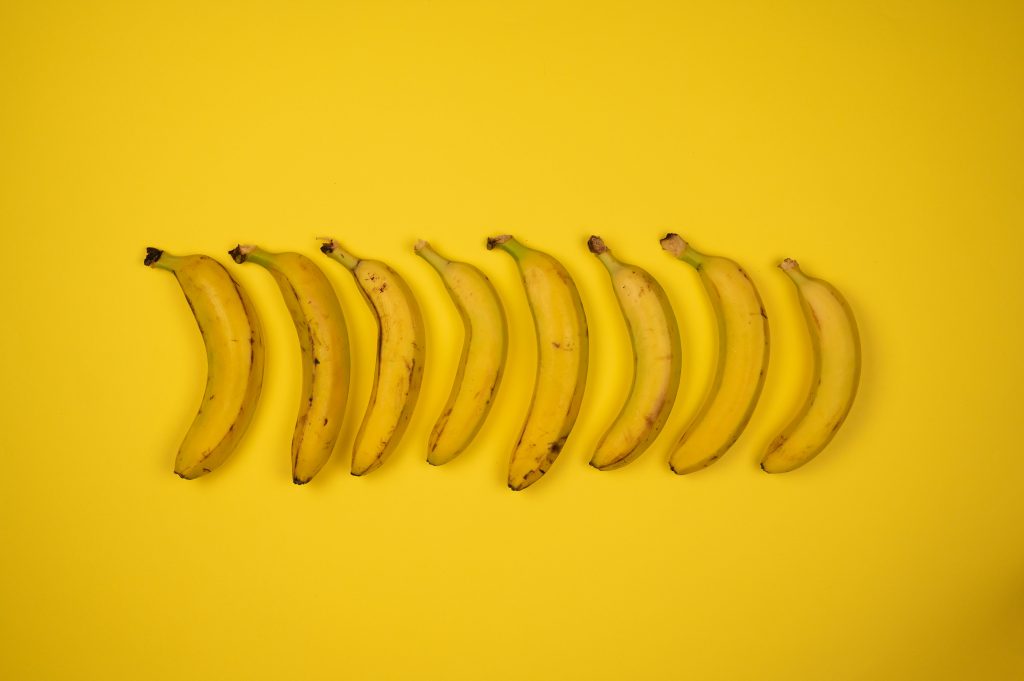 Bananen auf gelbem Hintergrund: Magnesium